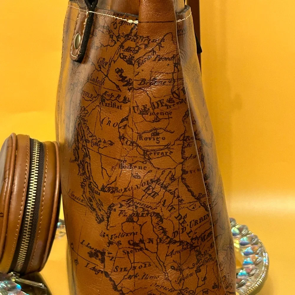 Patricia Nash 2fer Signature Map Print Leather Tote w/Pouch Approx. 15 x 11 x3.5 - Picture 4 of 17
